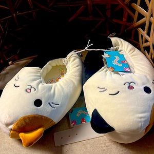 New Squash Mallows Cam Cat Girls Plush Slippers 4/5 NWT